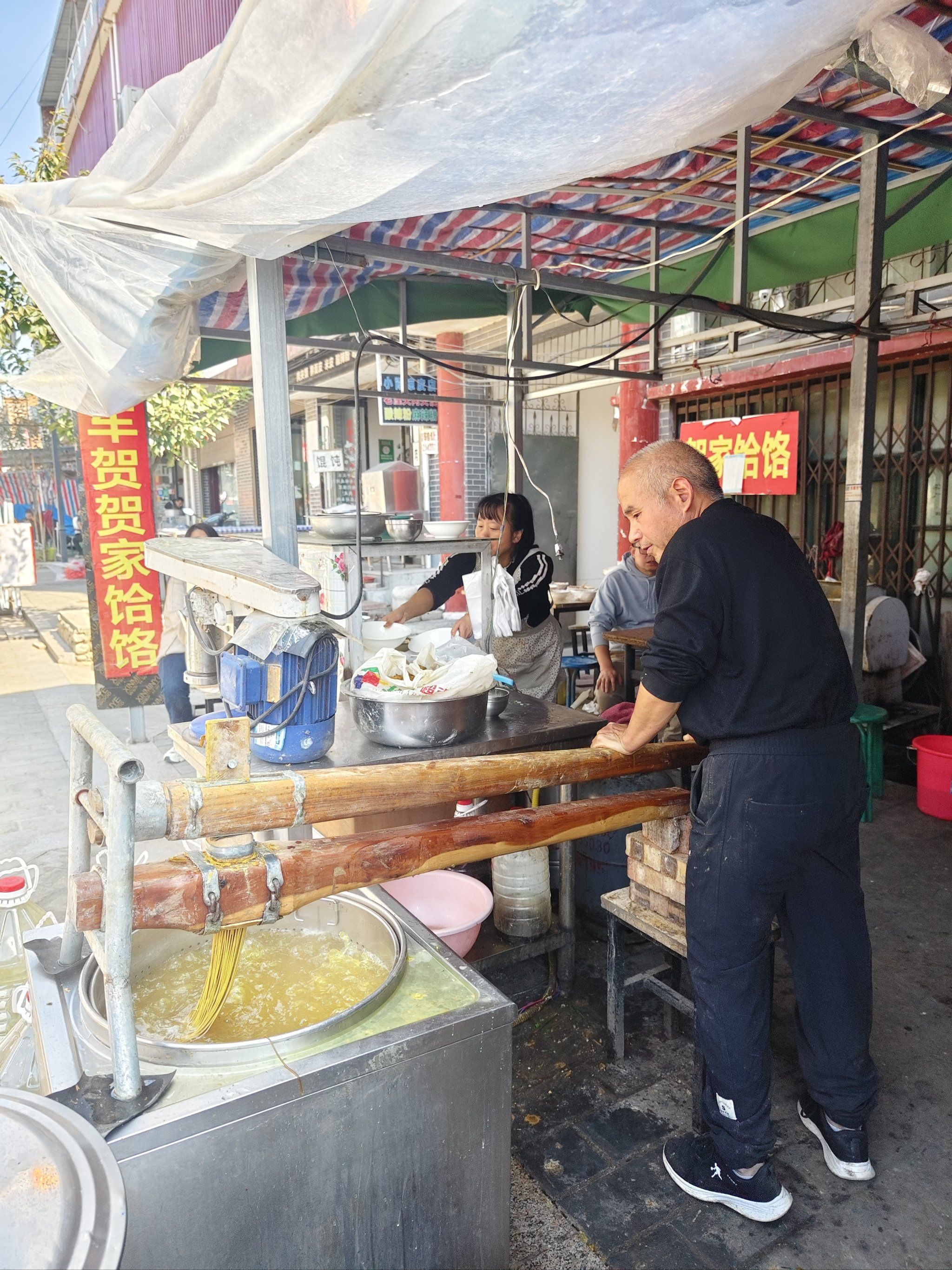 吃蓝田荞面饸络,看最美荞麦花海