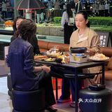 太开心了，吃饭偶遇刘涛，秦海璐拍戏