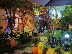 -月亮眼花园餐厅书吧酒吧