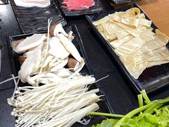 -果松木炭酸菜铜火锅·外婆参鸡汤