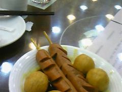 咖喱鱼蛋和鸡肉肠-甜蜜蜜港式茶餐厅(虹梅店)