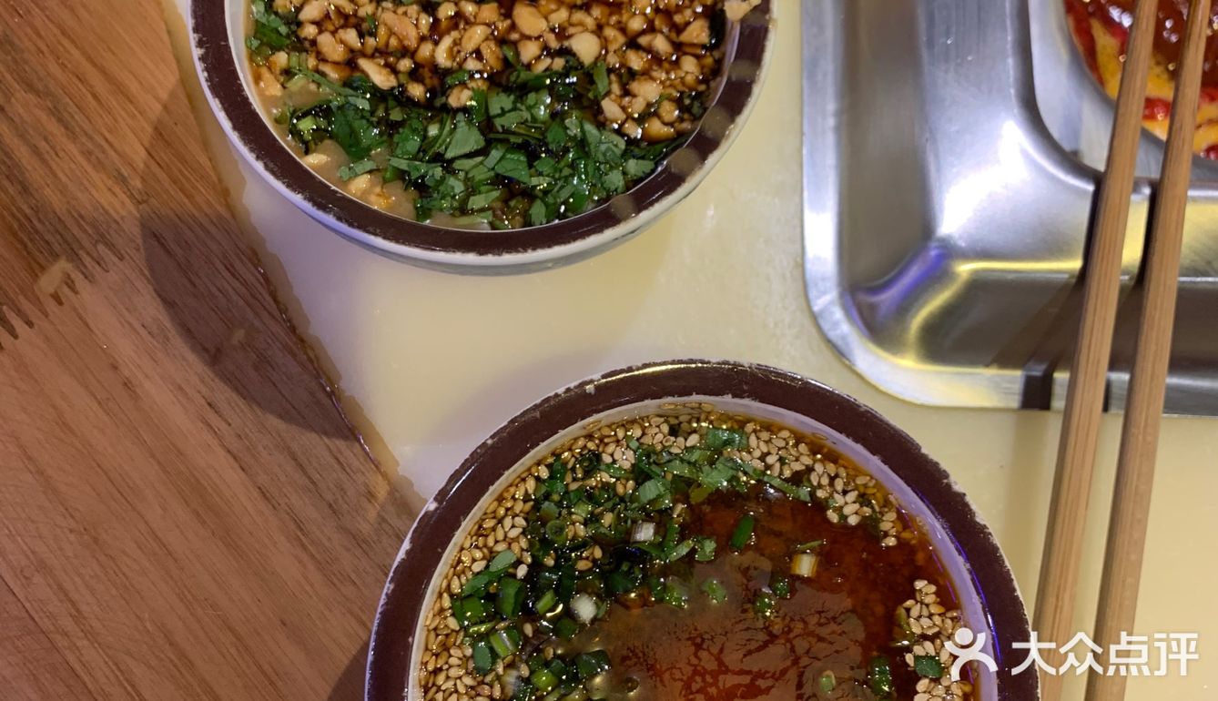 锅底点了鸳鸯锅底牛油锅，虽然点了微辣