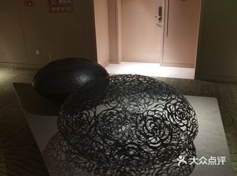 正好这两天在大学城参加培训，所以果断的选择了假日酒店