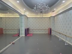 -Isee灰姑娘(龙湖狮山天街店)