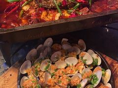 铁板烤花甲-何师烧烤Pro ·江湖川菜·小龙虾·精酿(太古里旗舰店)