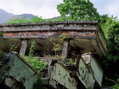 -四川汶川特大地震漩口中学遗址