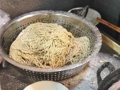 -松树干拌面店