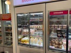 面包甜点陈列柜-味多美(江桥万达店)