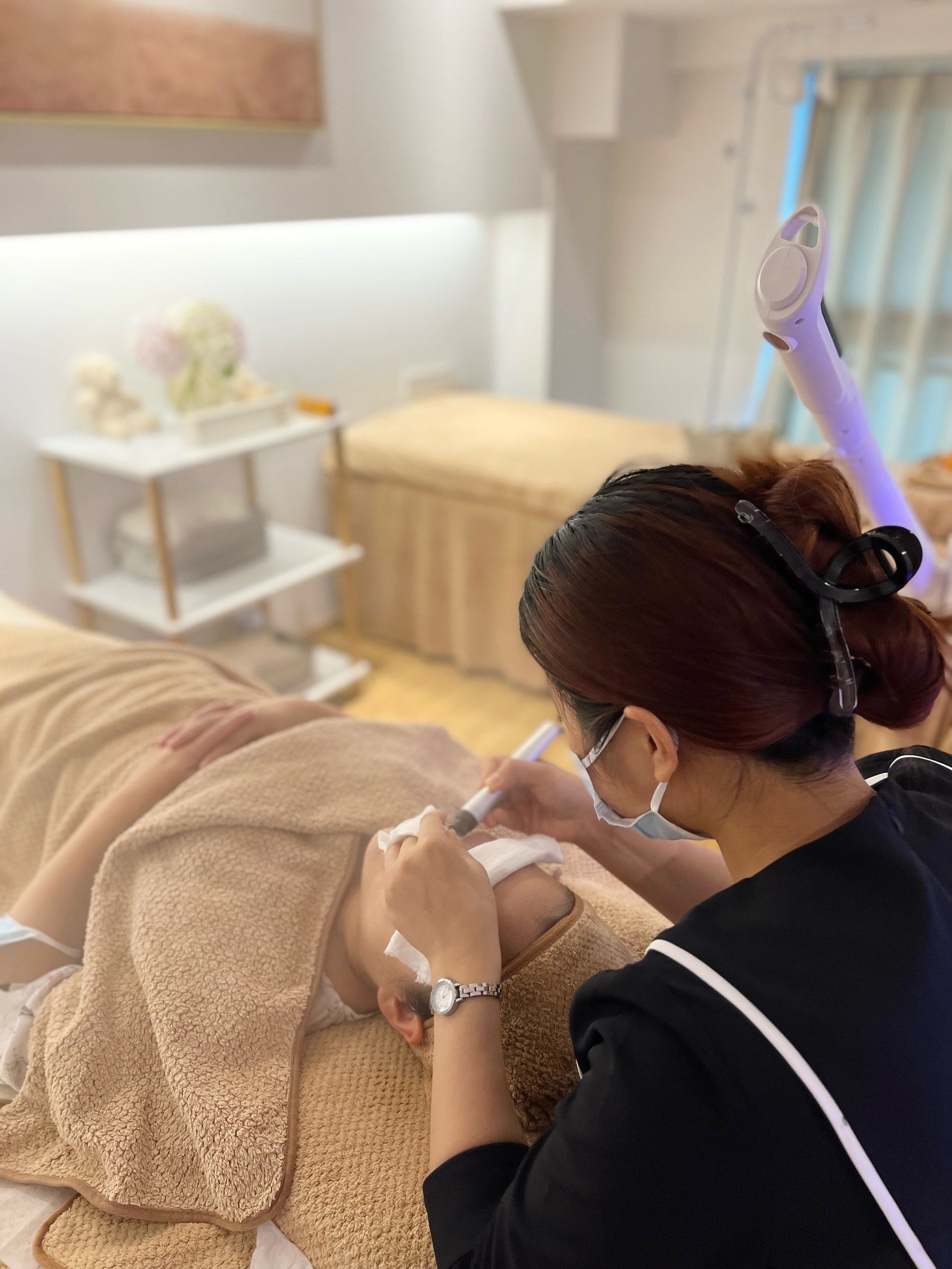 悠闲的午后美容时光 做完皮肤清爽透亮