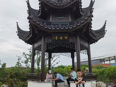 -上海滴水湖皇冠假日酒店