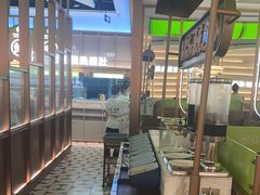 -洪氏嗨捞·广东猪肚鸡·椰子鸡火锅(西咸万象城店)