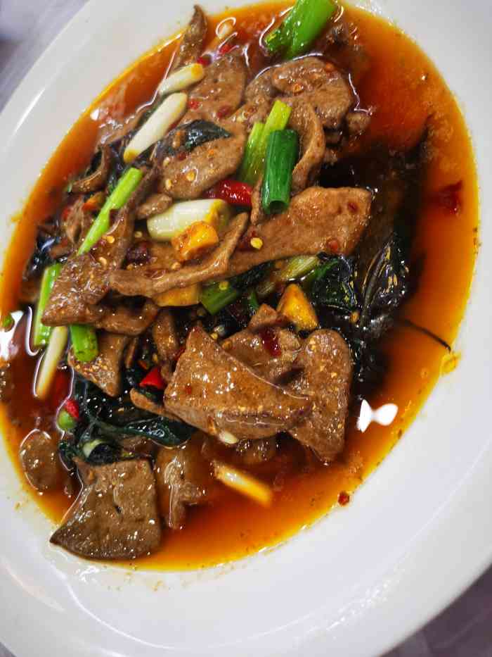 去泸州办事,快到中午的时候路过这个店看起来名气很大的样子,装修端