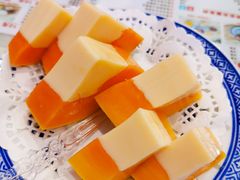 木瓜奶冻-广信牛奶甜品世家(台东店)