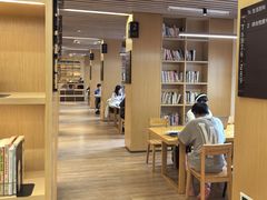 -漕河泾街道图书馆(漕河泾社区文化活动中心店)