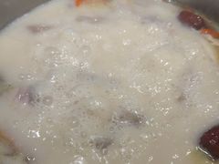-洪氏嗨捞·广东猪肚鸡·椰子鸡火锅(西咸万象城店)