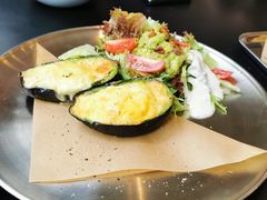 牛油果烤鸡蛋-A30 BISTRO