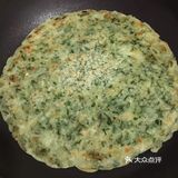 好吃的鸡蛋韭菜饼，每次煎都是不一样的感觉[呲牙]