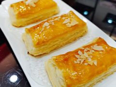 榴莲酥-高第街56号港式餐厅·精选(世茂广场宽厚里大明湖店)