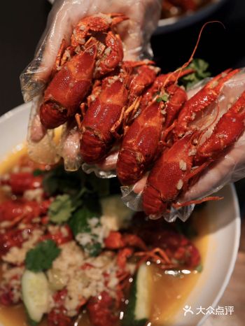 上海小龙虾新贵~这家竟然又16种口味~