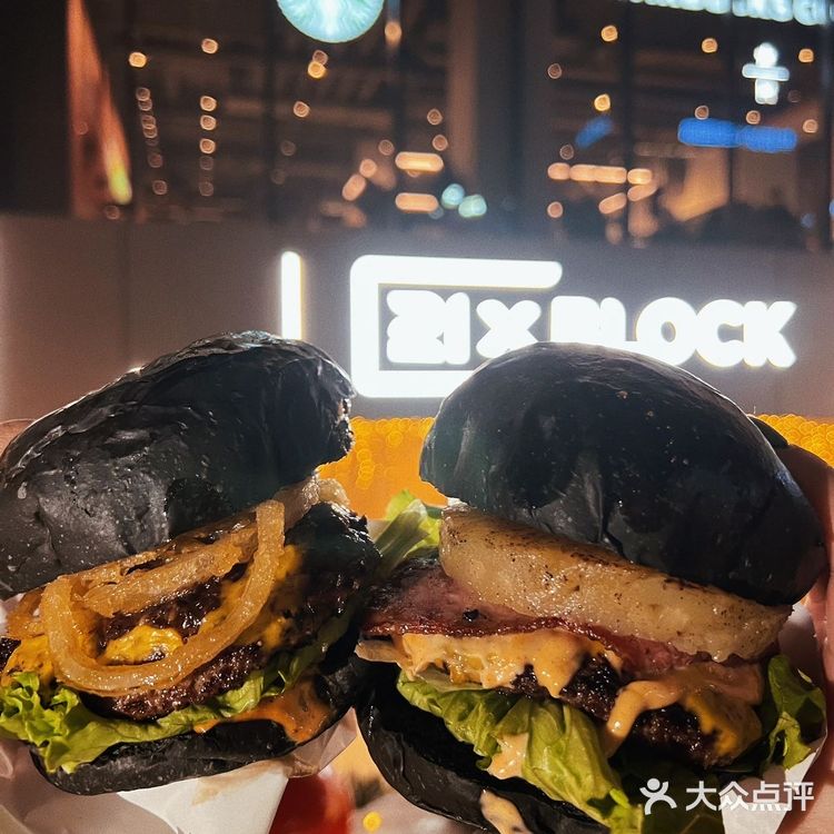 这个黑，到底是什么黑！“黑”汉堡可太酷啦！