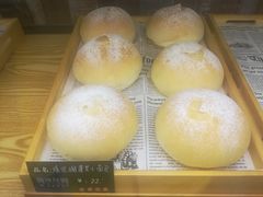 爆浆榴莲芝士面包-啊噗吐呦现场烘焙(麦凯乐店)