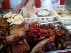 正宗灵宝烧饼夹肉(肉夹馍)-灵宝小吃韩四娃鸡汁米线店(步行街店)