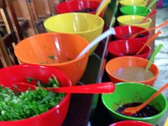 自助调料区-果松木炭酸菜铜火锅·外婆参鸡汤