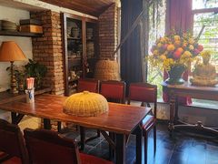 -Cuc Gach Quan Restaurant