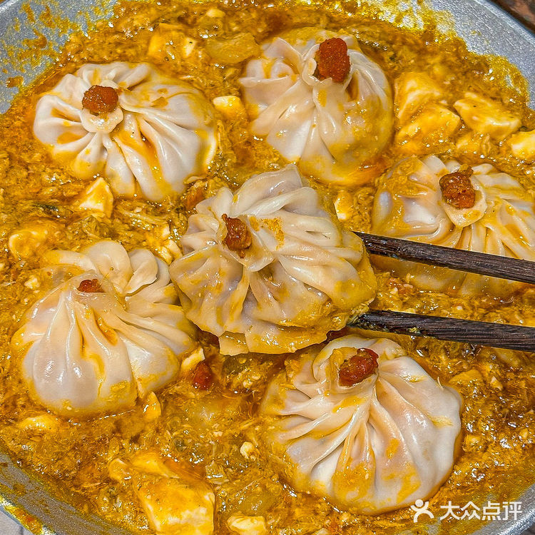 桨声灯影里的金陵蟹黄汤包！一个字绝~