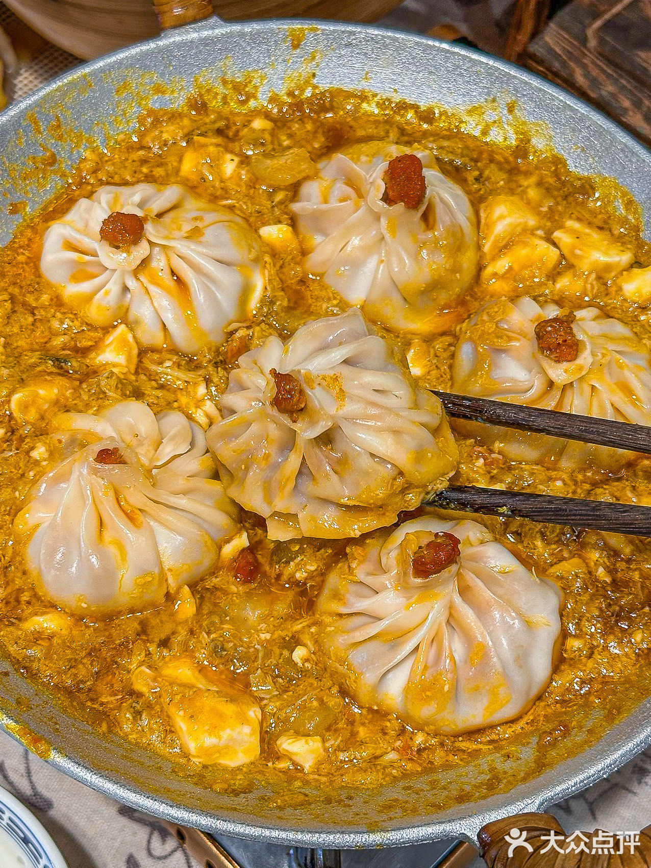 桨声灯影里的金陵蟹黄汤包！一个字绝~