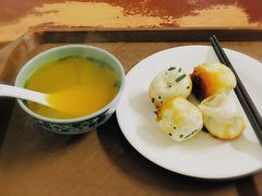 -老字号眼镜子煎包汤包店