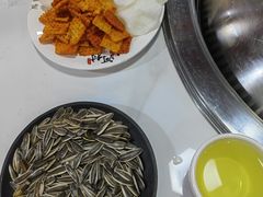-哈尔滨烧烤·山河村铁锅炖(交大店)
