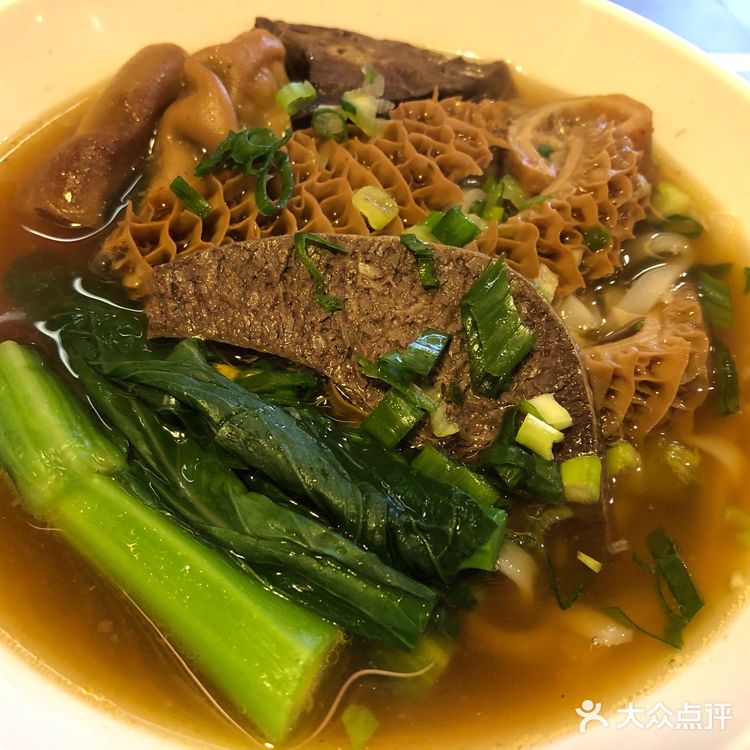 開完會,驚覺午飯時間已過,一行幾人,在客人公司樓下食