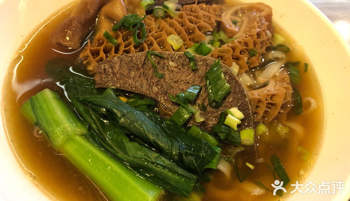 開完會，驚覺午飯時間已過，一行幾人，在客人公司樓下食
