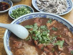 卤煮火烧-门框胡同百年卤煮(新街口店)