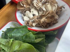 -毛辣果·贵州红酸汤牛肉火锅(西单店)