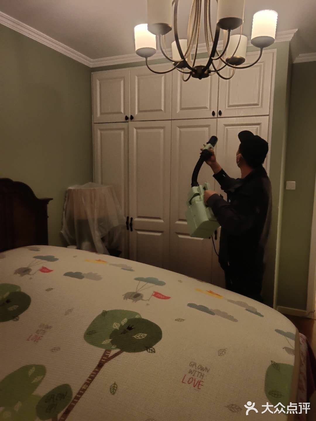 很多喜欢自己动手的业主会在网上买一些除甲醛的药剂来自己喷