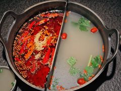 -三出山火锅(南京万象天地店)