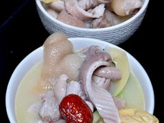 -鲜入唯煮·港式海鲜牛肉火锅(金宝街店)