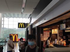 等位区-麦当劳(深圳北站高铁店)