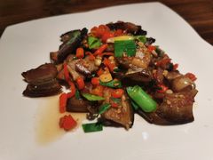 大蒜叶炒腊牛肉-瓦房食代·四合院湘菜馆(坂田店)