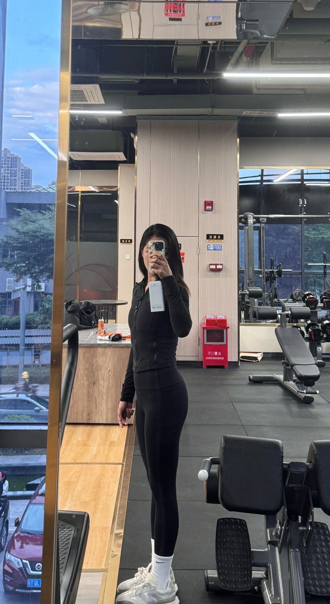 健身房女生圈