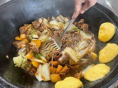 -粘豆包柴火铁锅炖