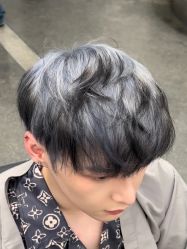 -一家只做男发烫染的店