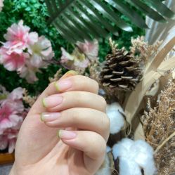 -花岐款式专研健康美甲沙龙