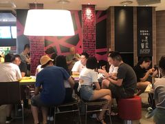 等位区-麦当劳(龙湖时代天街店)