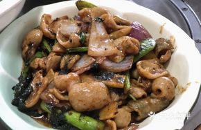 Braised Pig Intestine with Perilla Leaves