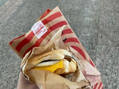 芝士猪柳蛋帕尼尼-肯德基(白云机场一号航站楼二店)