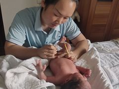 -鲸鱼妈妈月嫂/育婴师定制