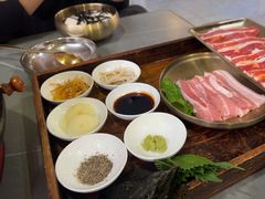 -围炉肉舍•炭烤活鳗•丹东海鲜烤肉(步行街店)